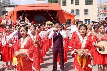 喜庆佳音，学子考上清华，村里请英歌队隆重庆祝