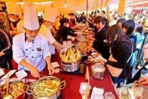 河南一美食节惊现海盗船事故，安全之殇下的美食狂欢