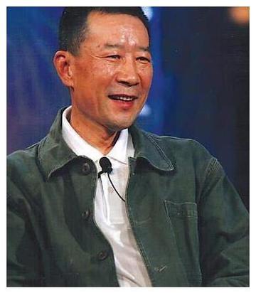 重庆一爱心冰柜遭老人哄抢，当地回应与深思