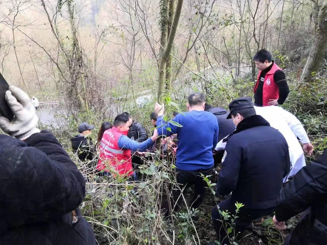 白鹿工作室紧急报警，应对蹲守偷拍事件，维护艺人隐私权