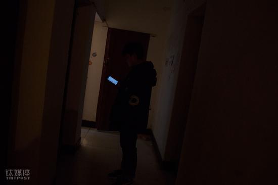 悲剧的阴影，14岁中国交换生在异国他乡遭遇不幸，13岁女生被拘引发的社会反思
