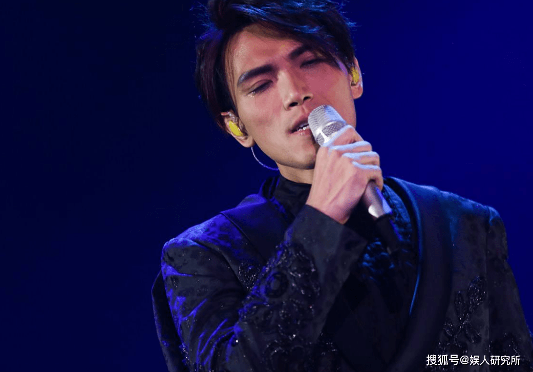 官方通报，杨宗纬舞台意外摔落事件全解析
