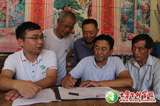 大学生李明的三支一扶之路，向市长递出青春的简历