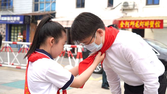 折翼少年，四度断骨后的新生之路—折叠男孩迈出人生第一步
