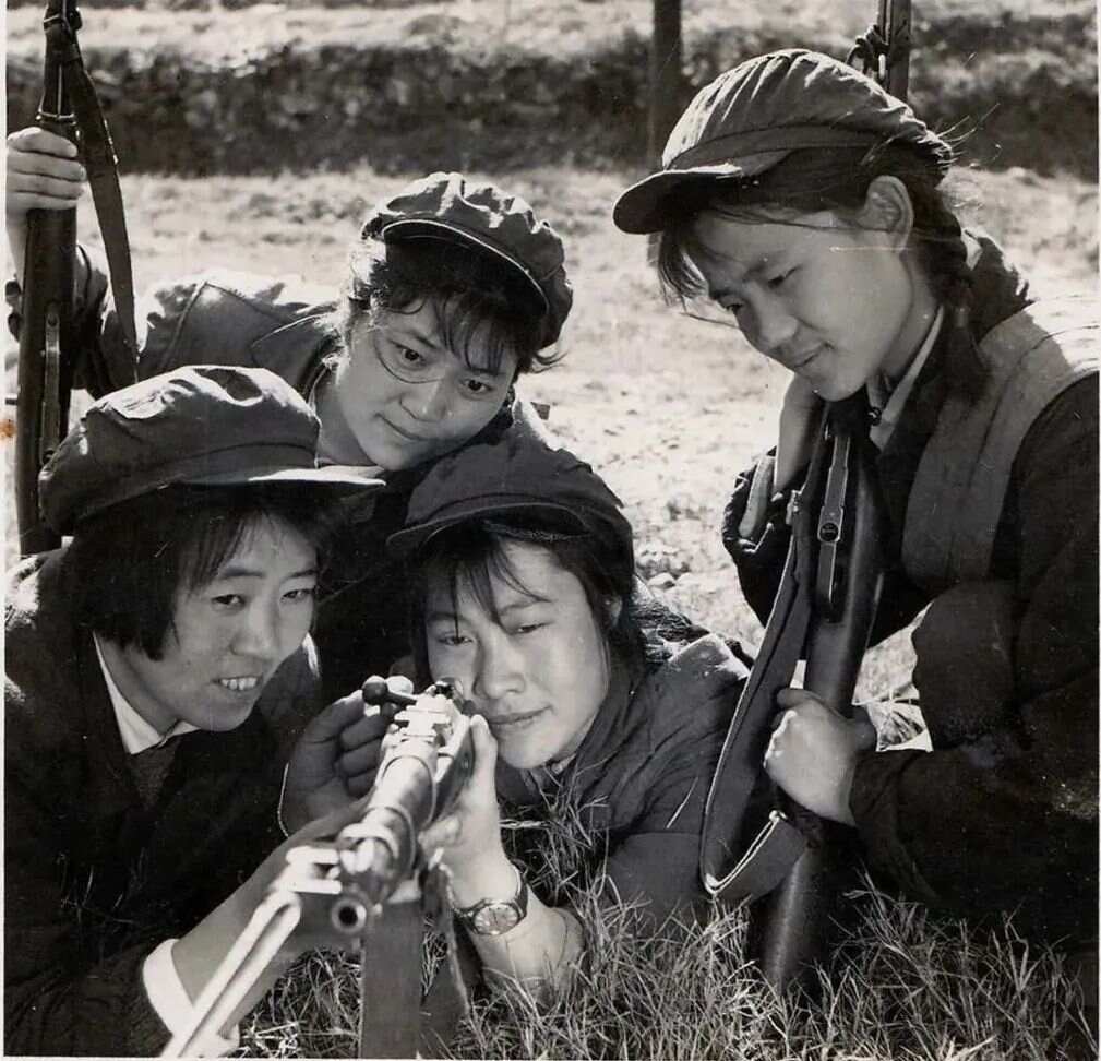 巾帼不让须眉，中国女民兵的飒爽英姿