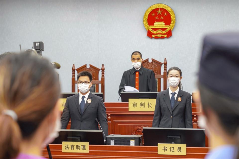转发拍娃视频获30万点赞，却意外走上法庭，网络时代的点赞与责任之争