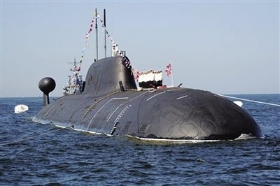 卫星照片揭示俄核潜艇基地受损真相，地缘政治的暗流涌动