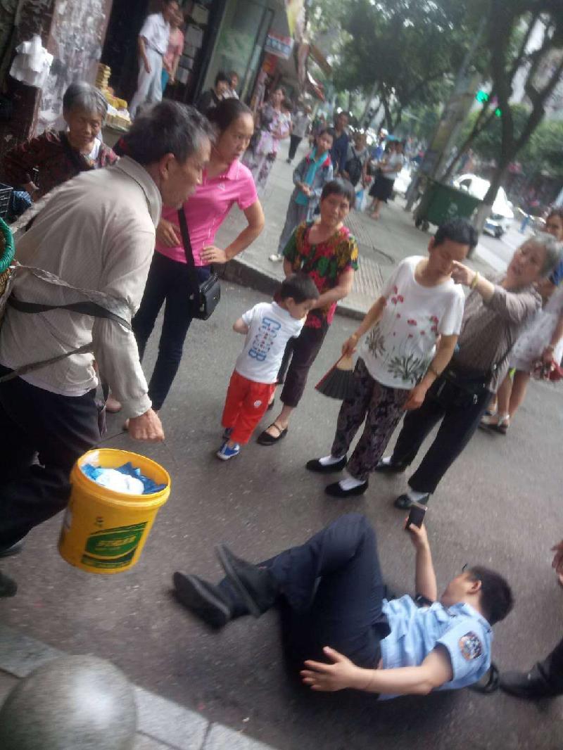 5岁男童意外撞倒1岁半幼童，警方介入调查背后的故事