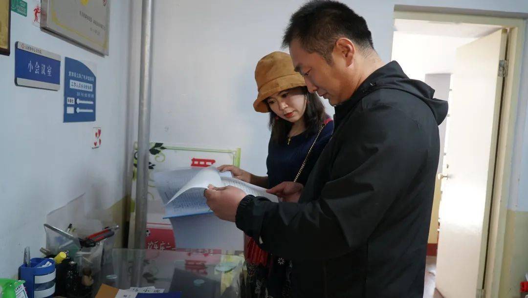 游客吃剩2份炒饭被商家端回并盘，一场关于餐饮文化与消费者权益的反思