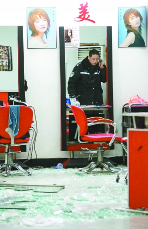 理发店风波，员工洗头服务中的性骚扰指控与店方回应
