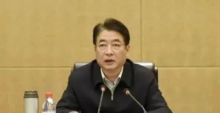 检察机关依法决定对张斌和柳国仁实施逮捕