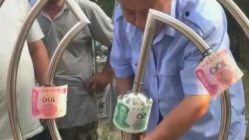 大爷街头摆摊送20万现金，诚信与现实的温暖交汇