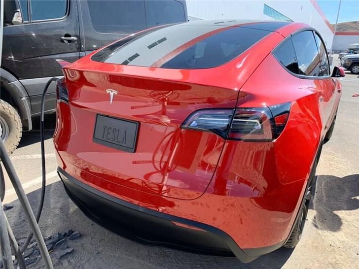 特斯拉Model 3，从未来驶来，标配转向信号拨杆—革新驾驶体验的又一里程碑