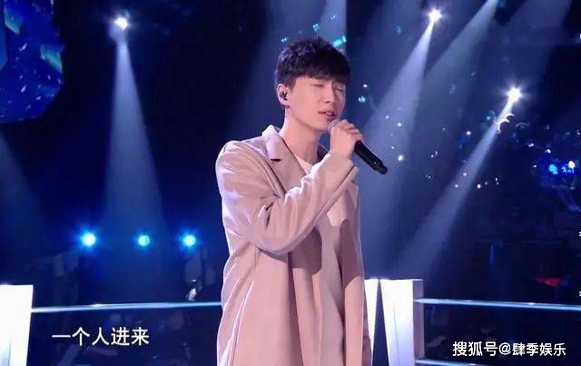单依纯歌手总决赛首唱新歌，以情动人，唱响音乐新篇章