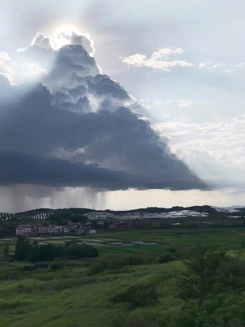 局部暴雨的微观世界，全景原来长这样