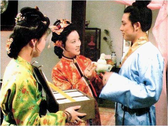 悲剧背后的责任与反思，女童调座椅意外压死弟弟，父母向车企索赔引发的深思