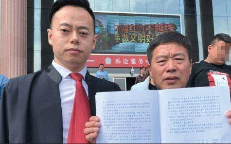 男子控诉，遭奔驰司机亮证逼迫让路—一场关于权力与公德的较量