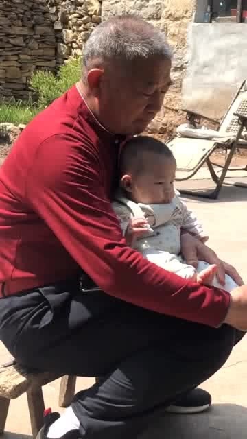 54岁高龄产妇的奇迹，腰椎手术后怀孕产女