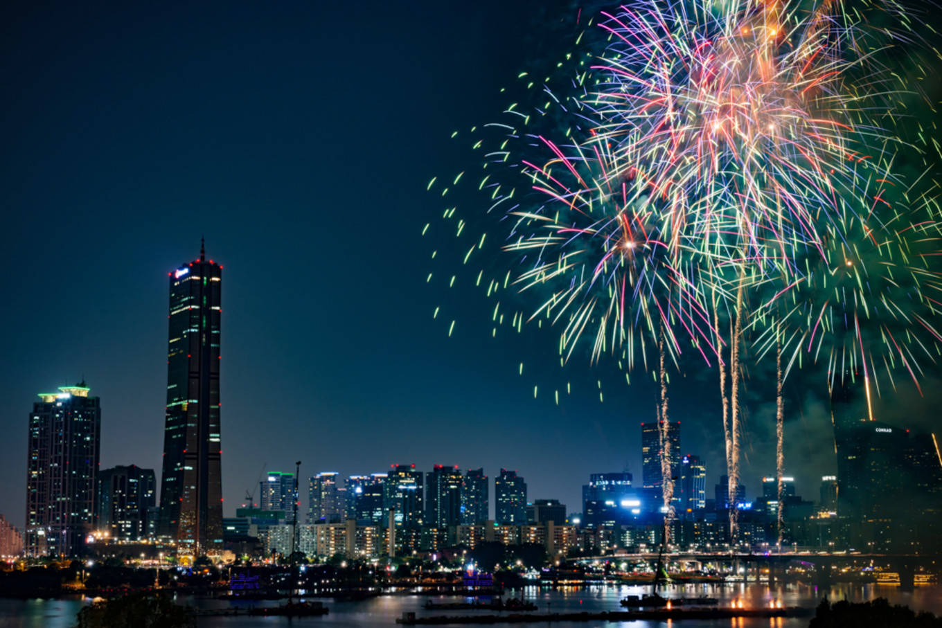 璀璨夺目，香港小姐总决赛红毯上的群星闪耀