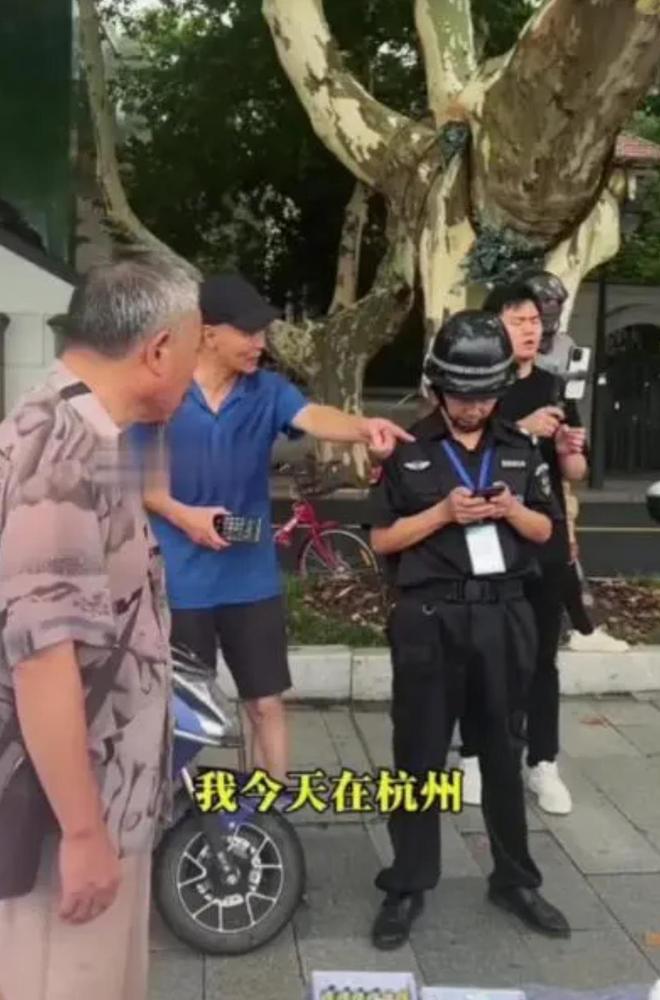 女子雨中带两孩子避雨，却遭保安驱赶，城市温情与冷漠的交织