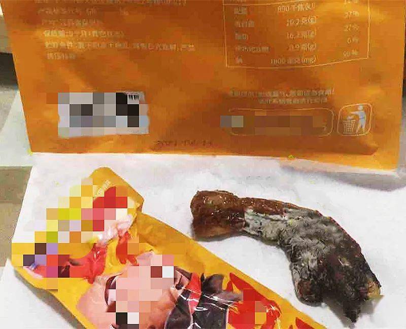 消费者曝光，知名零食品牌鸭爪发霉事件引发热议