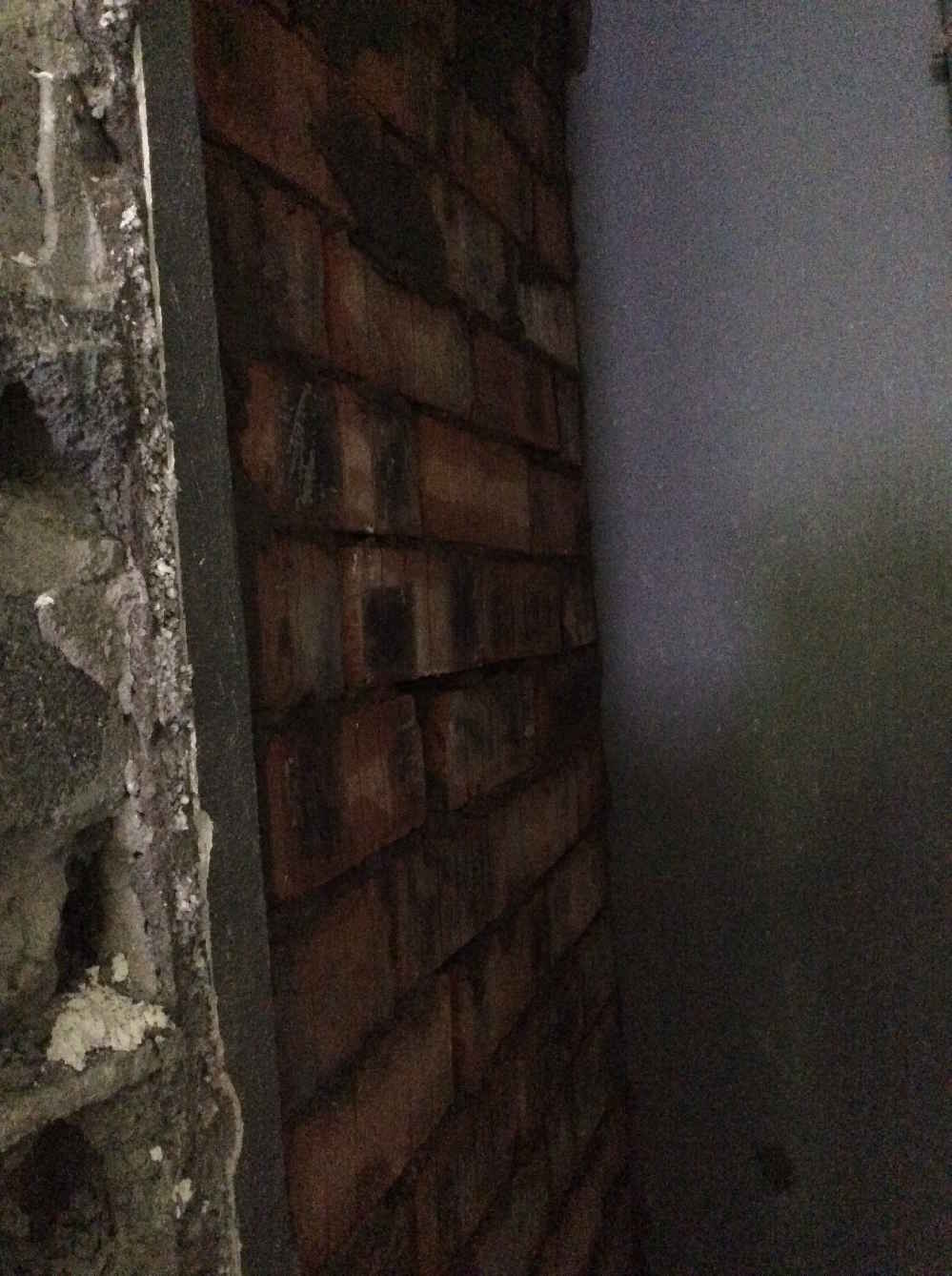 住户私心之举，半夜砌墙，楼道大堂变私家领地