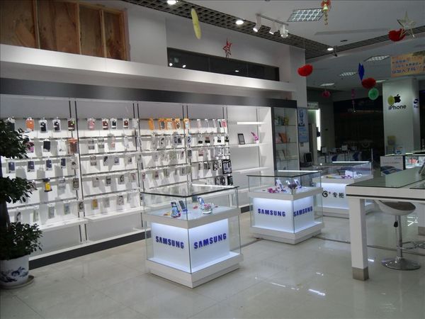 青铜器展柜内惊现现代手机，博物院回应引发的思考