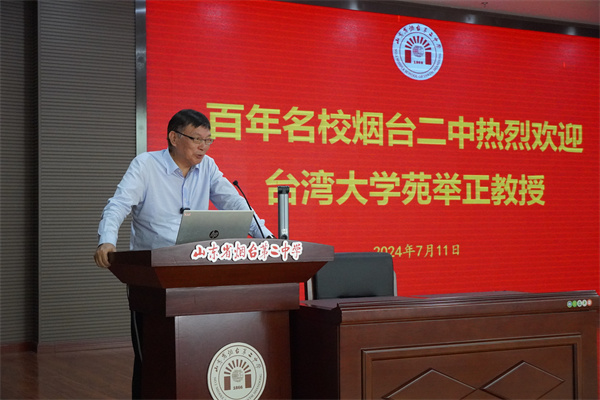 苑举正，为阅兵观礼包精准封印，细节之处见匠心