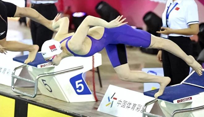 张雨霏闪耀中网，观战双星张之臻与商竣程的激情对决