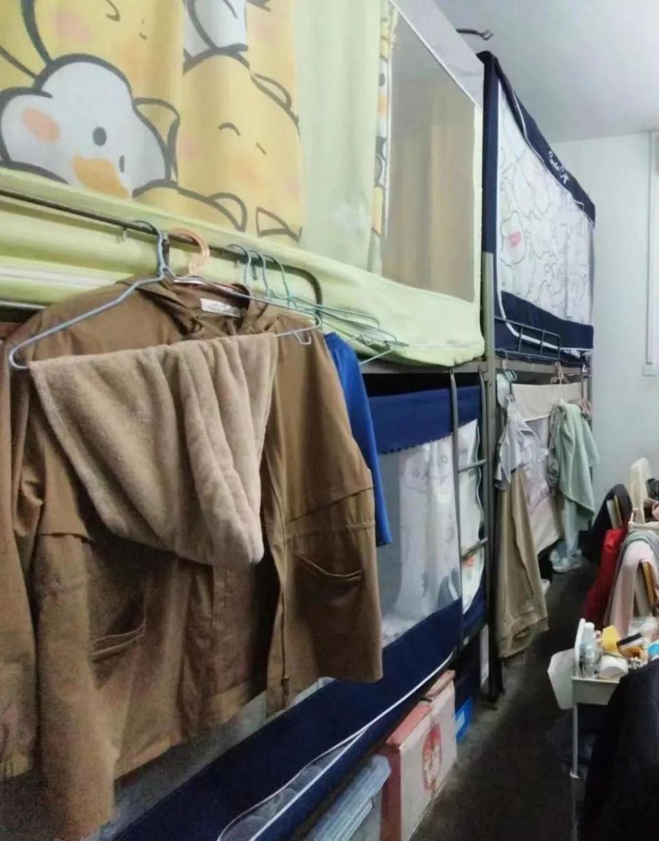 高校回应宿舍床直接钉在墙上，安全与创新的平衡艺术