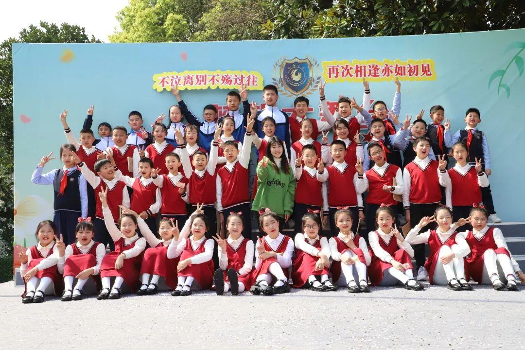 青春未央，梦想成殇，女孩的医学院之梦与未竟之路