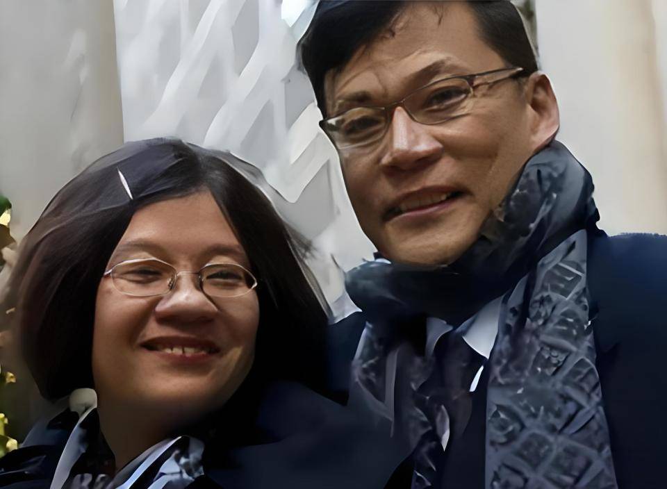 张丹红首度公开回应与李国庆的恋情，爱在聚光灯下的温柔与坚韧