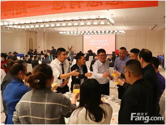 共庆辉煌，共筑未来—李家超率360人代表团出席九三阅兵，香港与祖国同频共振的坚定步伐