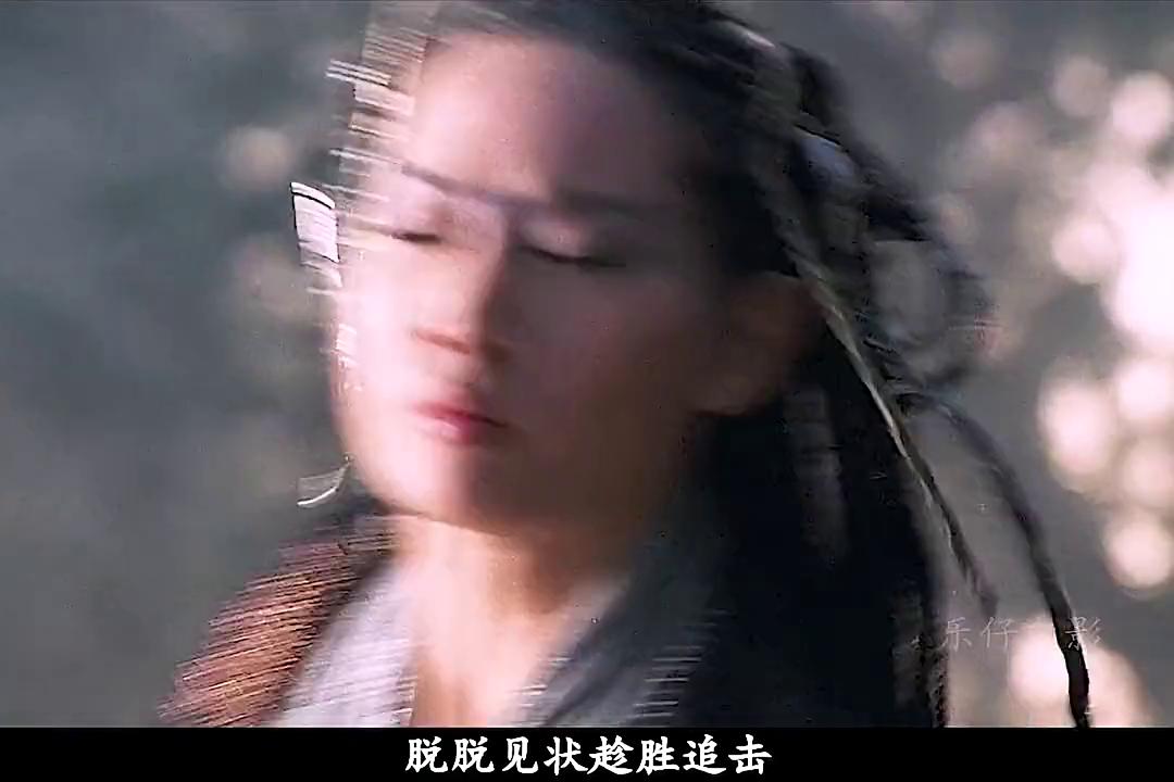 河南古迹惊现险情，一石牌坊突然倒塌，巨大石柱惊险倒地