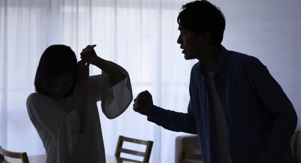 黄景瑜前妻爆料，孩子被打没了—家庭暴力阴影下的无声呐喊