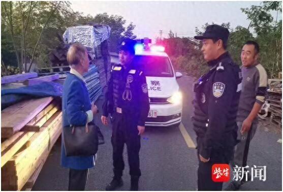 警方迅速行动,绵竹一男子公厕偷拍行为被当场抓获 警方迅速行动,绵竹一男子公厕偷拍行为被当场抓获