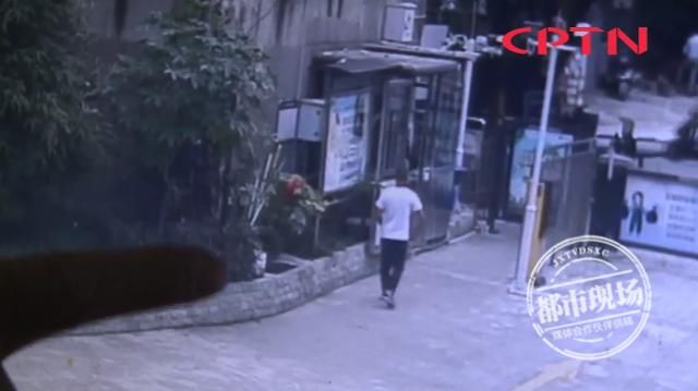 女童高空坠落奇迹生还，20楼至13楼雨棚的生死瞬间