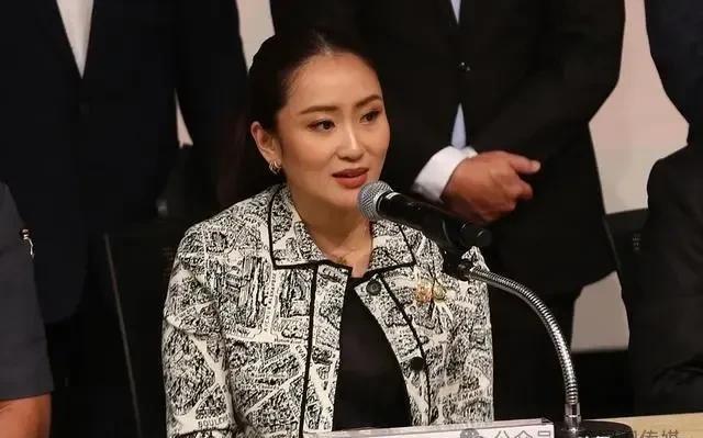 泰国新总理，蓝天与乐章的双重奏者