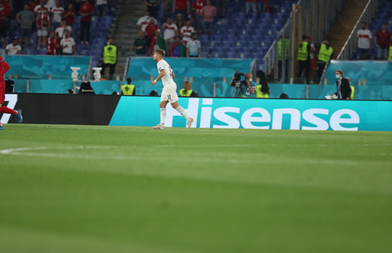 郑钦文复出，球迷热情点燃网球新篇章