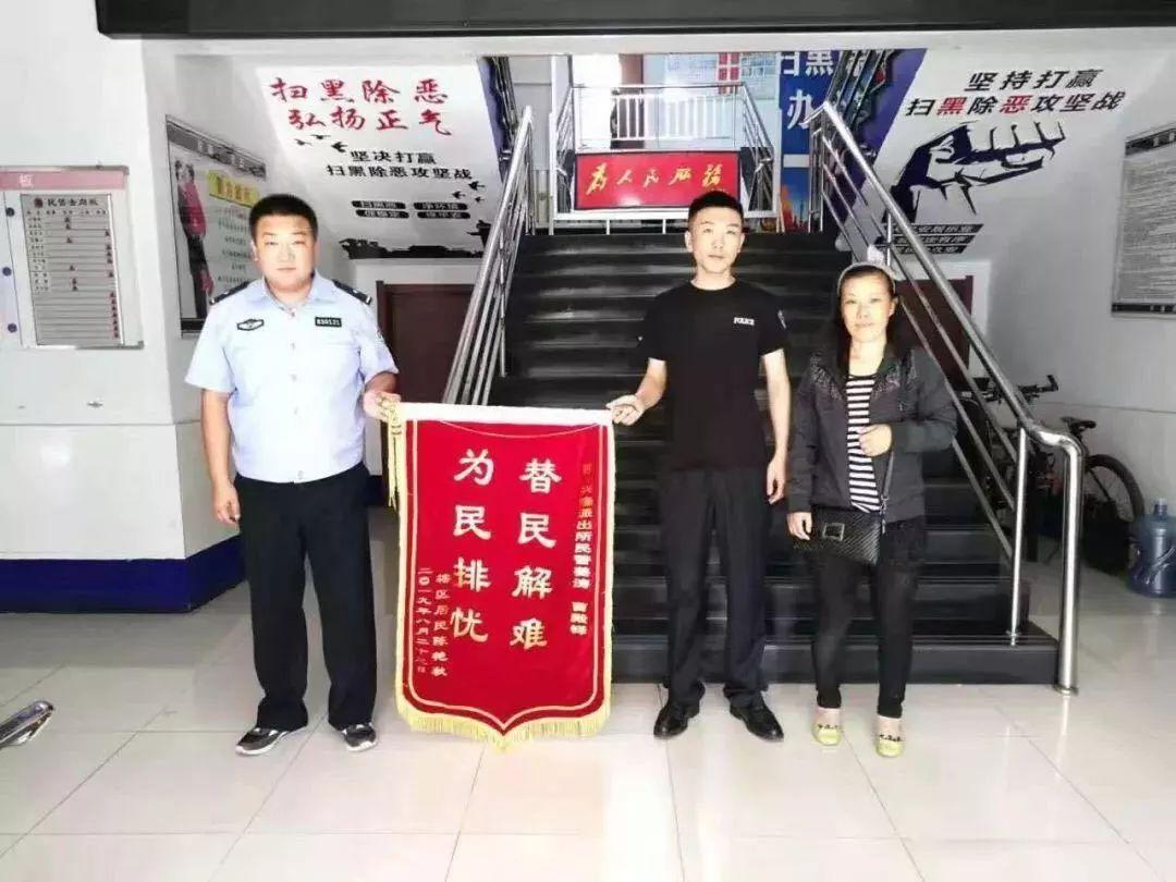 悲剧的阴影，5岁女童被废弃电线杆砸中身亡