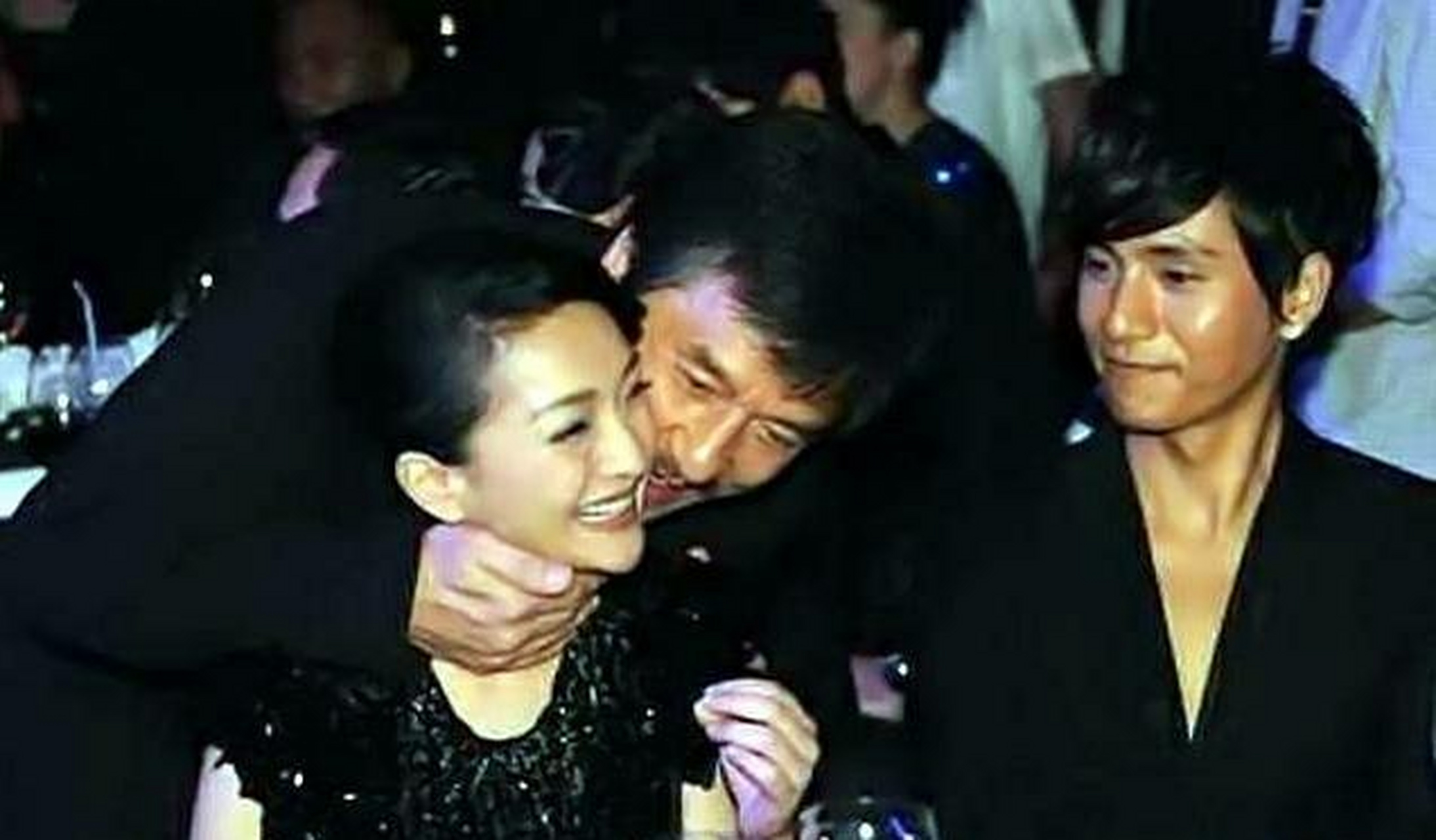 孙菲菲官宣离婚，演艺圈的又一情感风波