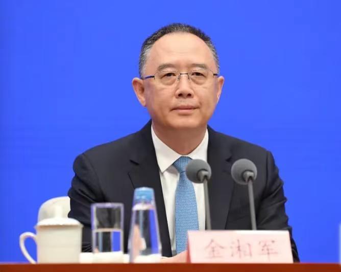 今年已有8名正部级官员落马，反腐斗争的持续深化与成效