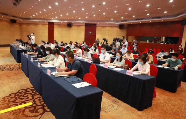匈牙利外长呼吁，加速推进匈塞间石油管道建设，确保能源安全与经济繁荣