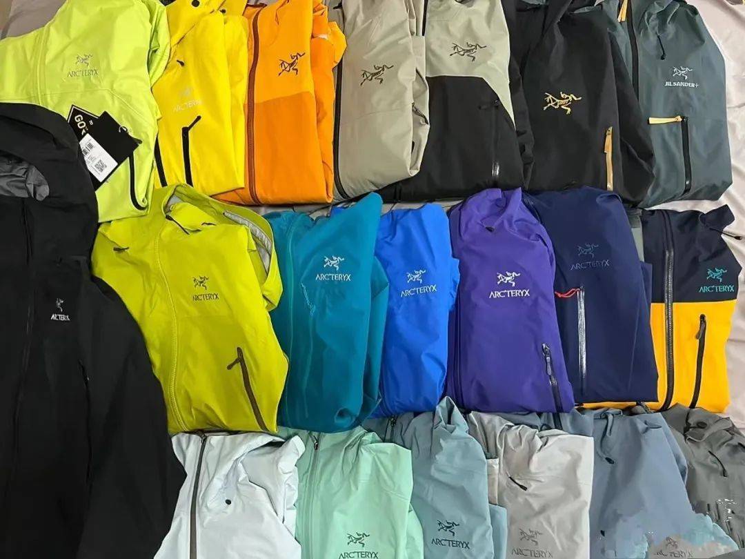 始祖鸟烟花，一场劝退户外人的意外