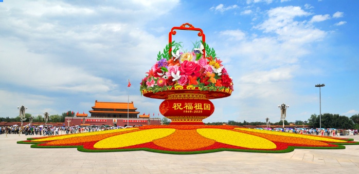 和平鸽与国庆大花篮，共绘天安门广场的辉煌篇章