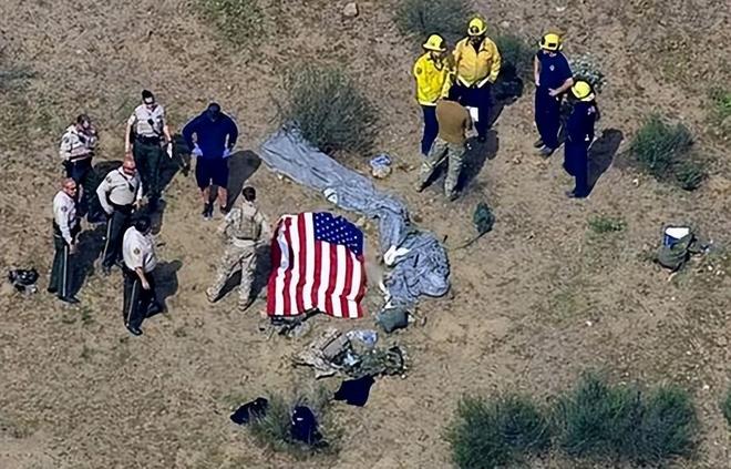 悲剧的瞬间，两名波兰士兵在美国跳伞训练中不幸身亡