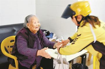 1米3小个子，大爱心，五年走村串户为老人送餐的温暖旅程