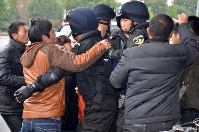 警方的沉重通报，一起悲剧背后的家庭暴力阴影—女子遭前夫殴打致死案