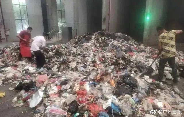 山东一女子误将万元现金当垃圾丢弃，生活中的小疏忽，大教训