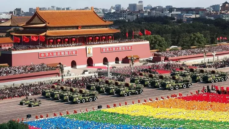 阅兵多个画面首次公开，历史与荣耀的交汇